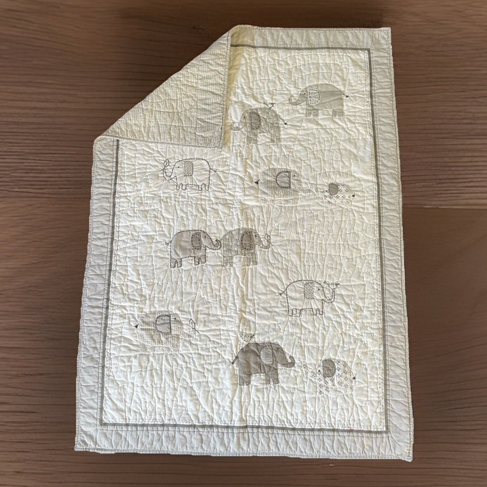 POTTERY BARN KIDS Taylor Elephant Gray White Crib Organic Cotton Quilt Blanket